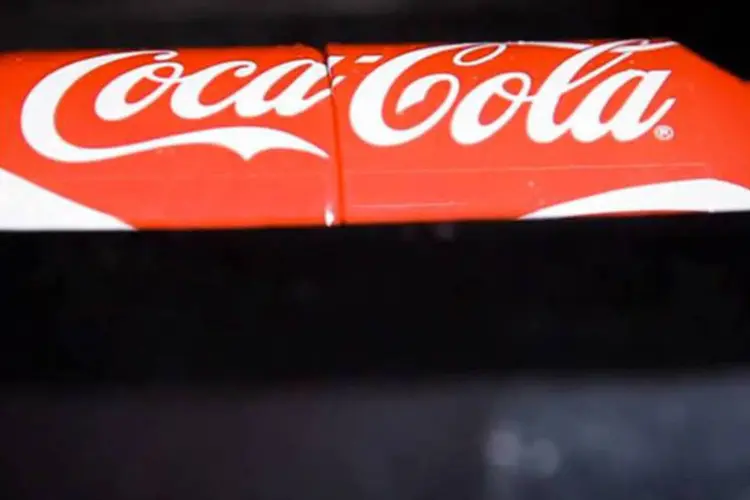 
	Desta vez, a marca projetou sua latinha para duas pessoas
 (Reprodução/Coca-Cola)