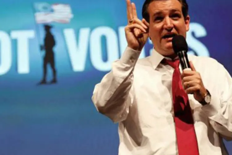
	Republicano Ted Cruz: 21 horas e 19 minutos discursando de p&eacute; no Senado
 (Tom Pennington/Getty Images/AFP)