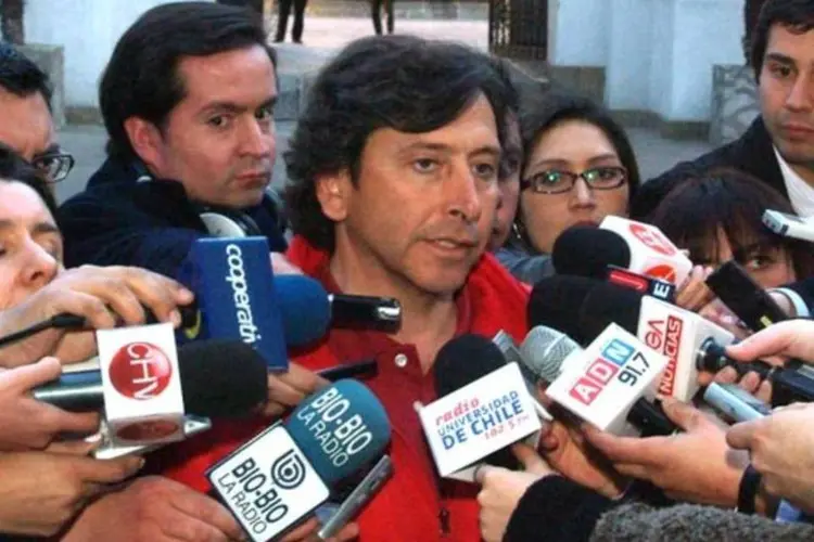 Golborne, ministro chileno de Energia e Mineração, foi agredido por manifestantes (Divulgação/Governo do Chile)