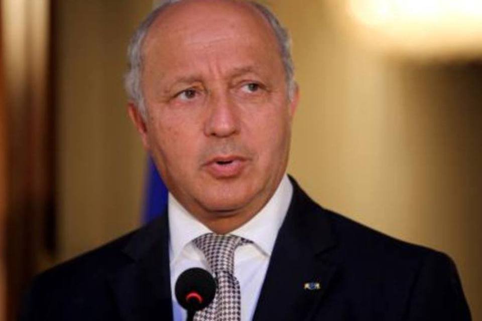 França pede união contra EI a todos os países, incluindo Irã