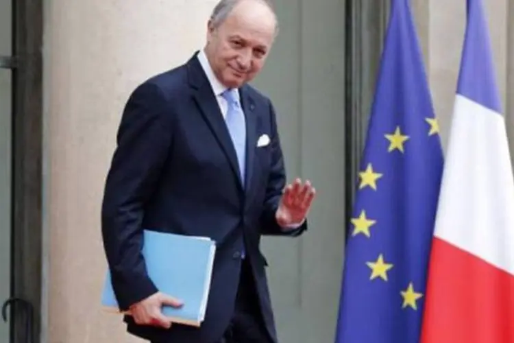 A França anunciou que enviará mais de 1 milhão de euros em 'ajuda humanitária de emergência' à nova Coalizão Nacional de oposição síria (O chanceler francês, Laurent Fabius)