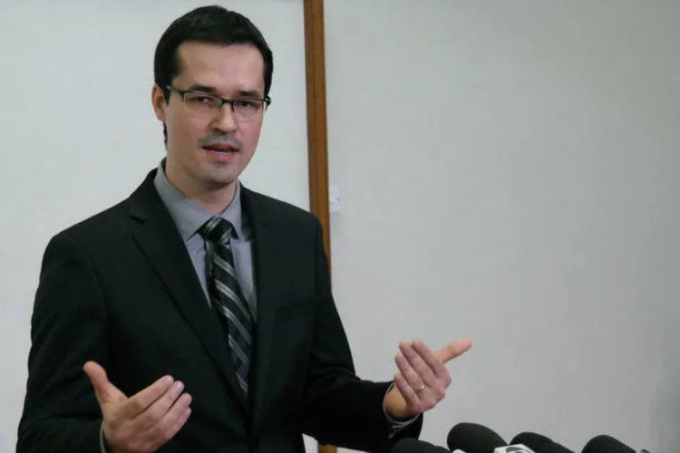 
	Coordenador da for&ccedil;a-tarefa da Lava Lato, procurador da Rep&uacute;blica Deltan Dallagnol: &quot;As pessoas viram que um caso de repercuss&atilde;o gerou puni&ccedil;&atilde;o severa ao Marcos Val&eacute;rio e n&oacute;s obtemos o efeito Marcos Val&eacute;rio. Ningu&eacute;m quer ser um segundo Marcos Val&eacute;rio&quot;
 (Vladimir Platonow/ Agência Brasil)
