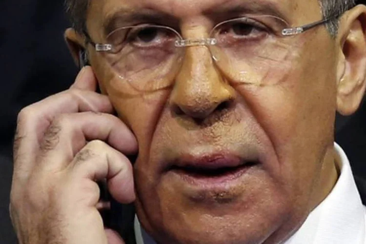 
	Serguei Lavrov: a medida &eacute; uma repres&aacute;lia &agrave;s san&ccedil;&otilde;es dos EUA contra os funcion&aacute;rios russos envolvidos na morte na pris&atilde;o do jurista Serguei Magnitski&nbsp;
 (Kevin Lamarque/AFP)