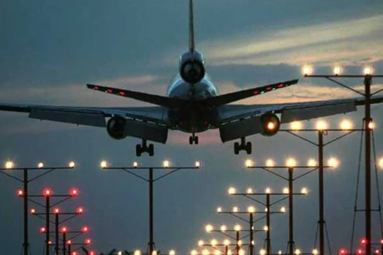 
	Internauta vai viajar e guardou dinheiro que precisa de liquidez, mas nem tanto
 (David McNew/Getty Images)