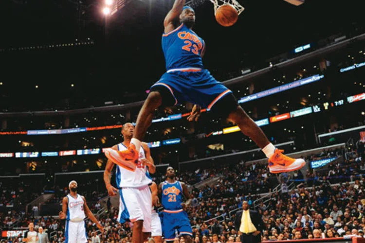 LeBron James: em breve, os astros também usarão os produtos verdes da empresa (Kevork Djansezian/Getty Images)