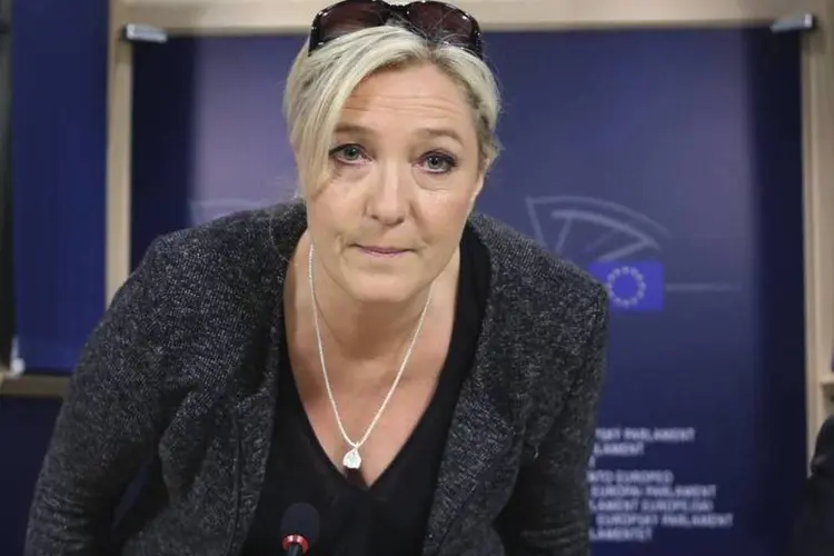 
	Marine Le Pen: ela tem a inten&ccedil;&atilde;o, segundo disse, de impedir que a UE &#39;continue respirando&#39;
 (Francois Lenoir/Reuters)