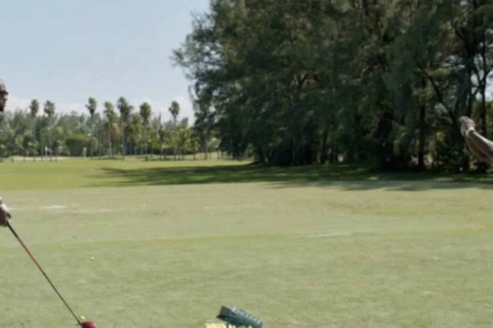 LeBron James tenta jogar golf em comercial do Samsung Galaxy