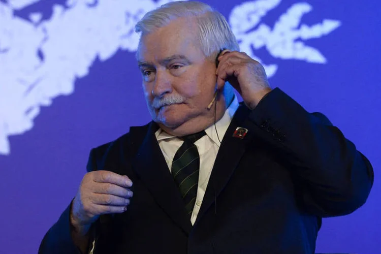 
	Lech Walesa: Walesa admitiu no passado que assinou, segundo ele sob press&atilde;o, um compromisso para se transformar em informante dos servi&ccedil;os secretos
 (Josep Lago / AFP)