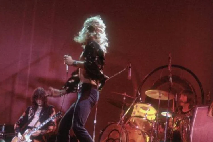 Led Zeppelin tocando em um show de 1977 (Hulton Archive/Getty Images)