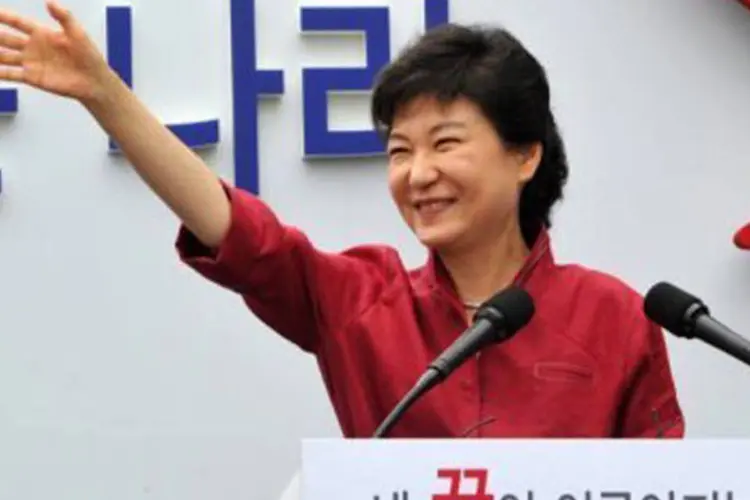 Park Geun-Hye: em 2007, ela apresentou sua candidatura, mas perdeu por pouco a disputa interna para Lee Myung-Bak, atual presidente
 (Kim Jae-Hwan/AFP)