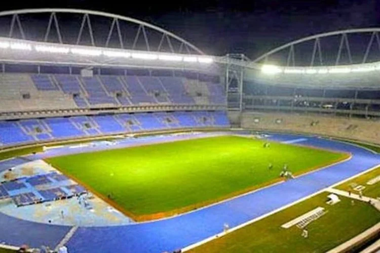 
	Engenh&atilde;o: o est&aacute;dio ol&iacute;mpico est&aacute; atualmente em obras para a amplia&ccedil;&atilde;o da capacidade da arquibancada e instala&ccedil;&atilde;o da nova pista de atletismo, mas a reforma n&atilde;o prev&ecirc; pintura da fachada de concreto
 (Divulgação)