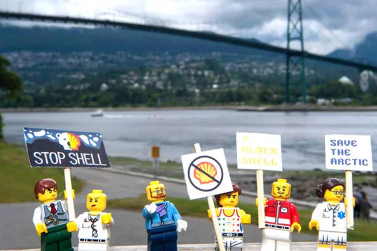 
	Campanhas do Greenpeace usaram os famosos bonecos para se manifestar contra a explora&ccedil;&atilde;o do petr&oacute;leo no &Aacute;rtico
 (Greenpeace)