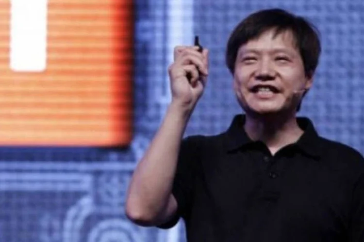 Lei Jun: empreendedor veste um “uniforme” composto por tênis, calças jeans e camiseta preta e, ao estilo de Jobs, realiza apresentações performáticas durante lançamentos (Reuters)
