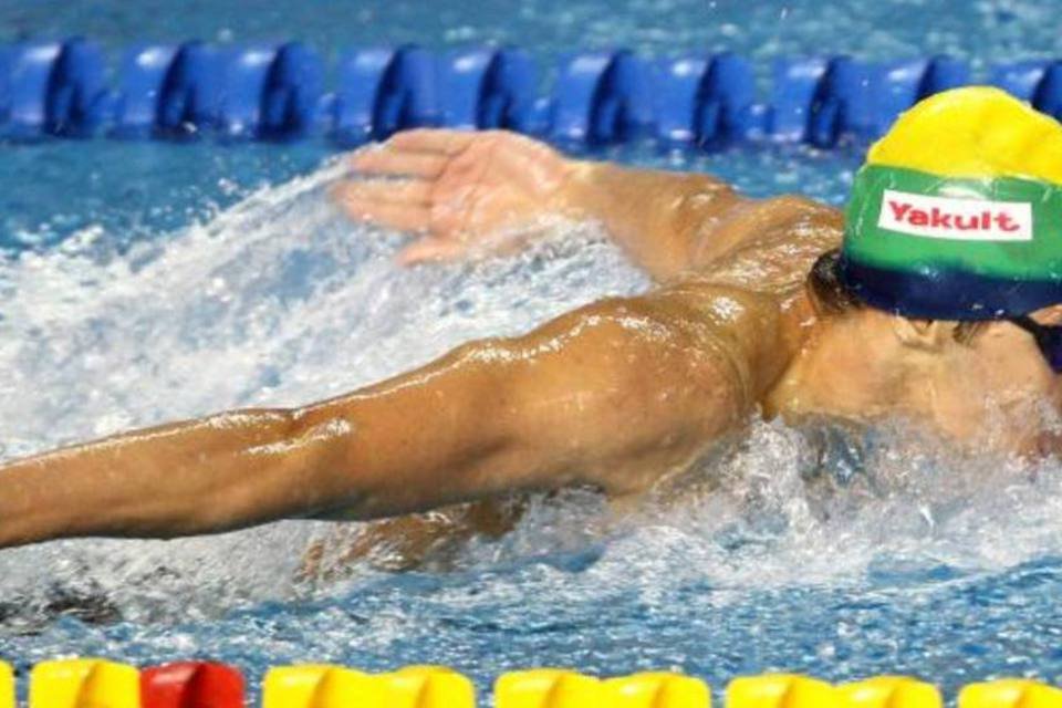 Patrocínio em touca tira (mas devolve) ouro de brasileiro na natação