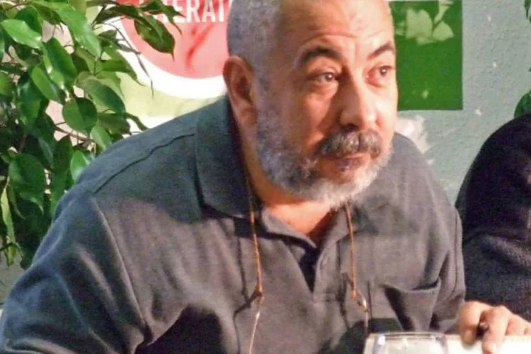 
	Leonardo Padura: na opini&atilde;o do autor cubano, novas tecnologias afetaram&nbsp;&quot;a literatura, a rela&ccedil;&atilde;o do leitor com o produto e a rela&ccedil;&atilde;o do pr&oacute;prio escritor com o leitor&quot;
 (Dontworry/Wikimedia Commons)