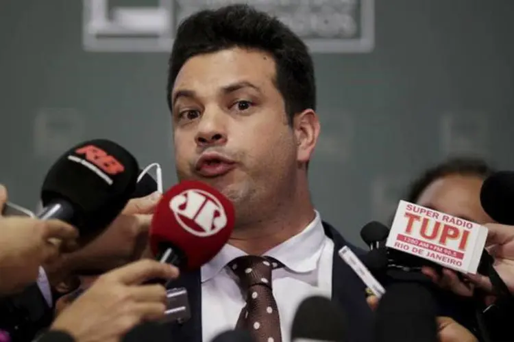 
	L&iacute;der do PMDB na C&acirc;mara, Leonardo Picciani: deputados do partido calculam que votos contra o impeachment n&atilde;o chegar&atilde;o a 10.
 (Ueslei Marcelino / Reuters)