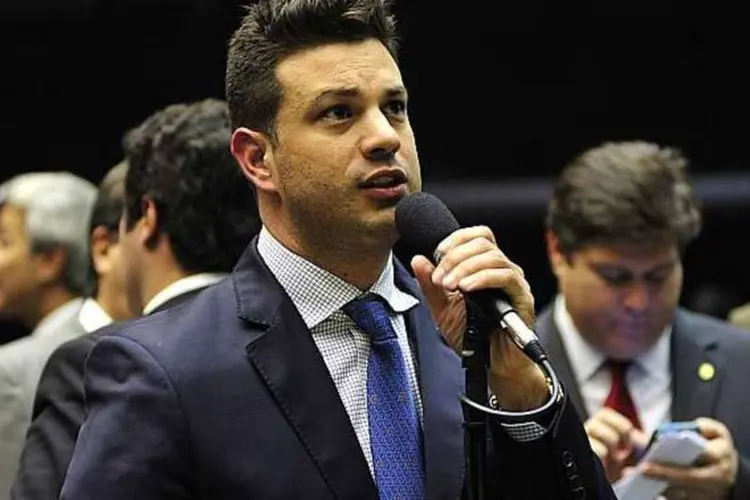 Líder do PMDB na Câmara, Leonardo Picciani, votou a favor do projeto que permite terceirização nas empresas (Divulgação/Câmara dos Deputados)