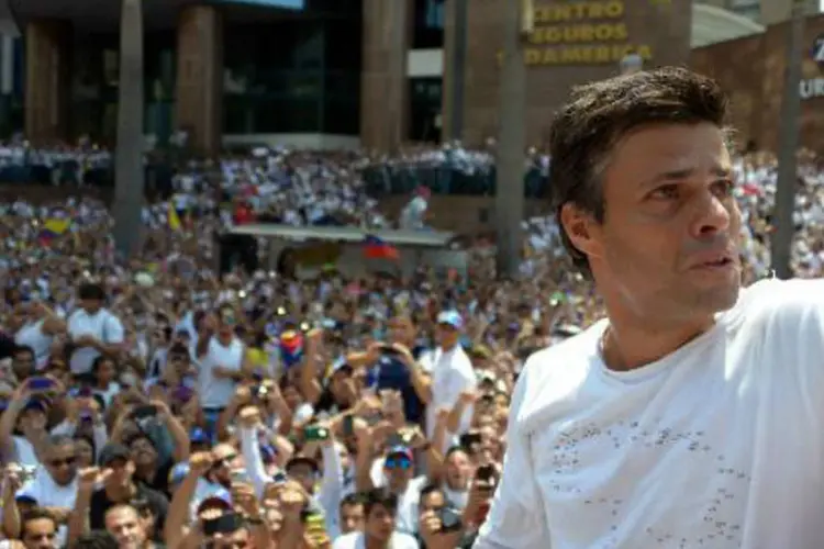 
	Leopoldo L&oacute;pez, opositor de Nicol&aacute;s Maduro, participa de manifesta&ccedil;&atilde;o, no dia 18 de fevereiro de 2014, em Caracas
 (Raul Arboleda/AFP)