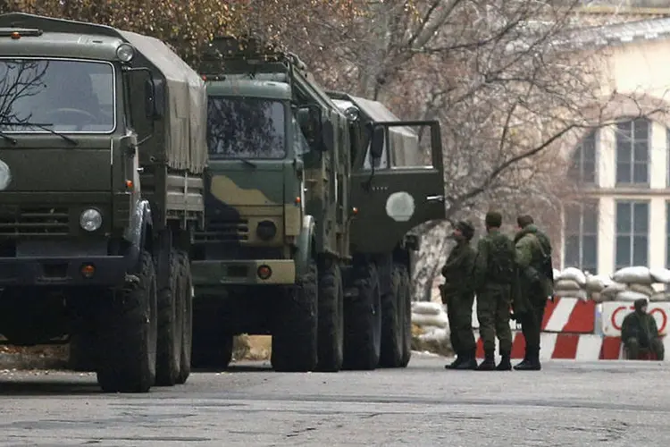 
	Homens armados s&atilde;o vistos no territ&oacute;rio controlado pela autoproclamada Rep&uacute;blica Popular de Donetsk
 (Maxim Zmeyev/Reuters)