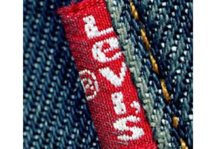 A lona de barraca que virou jeans (Divulgação)