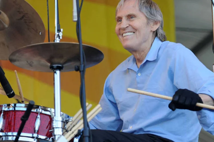 Levon Helm durante o festival de jazz de New Orleans em 2010: o músico sofria de câncer de garganta (Rick Diamond/Getty Images)