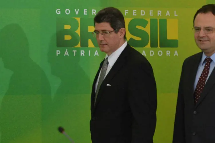 
	Os ministros da Fazenda, Joaquim Levy (E); e do Planejamento, Nelson Barbosa; anunciam cortes no Or&ccedil;amento durante coletiva
 (Valter Campanato/ABr)