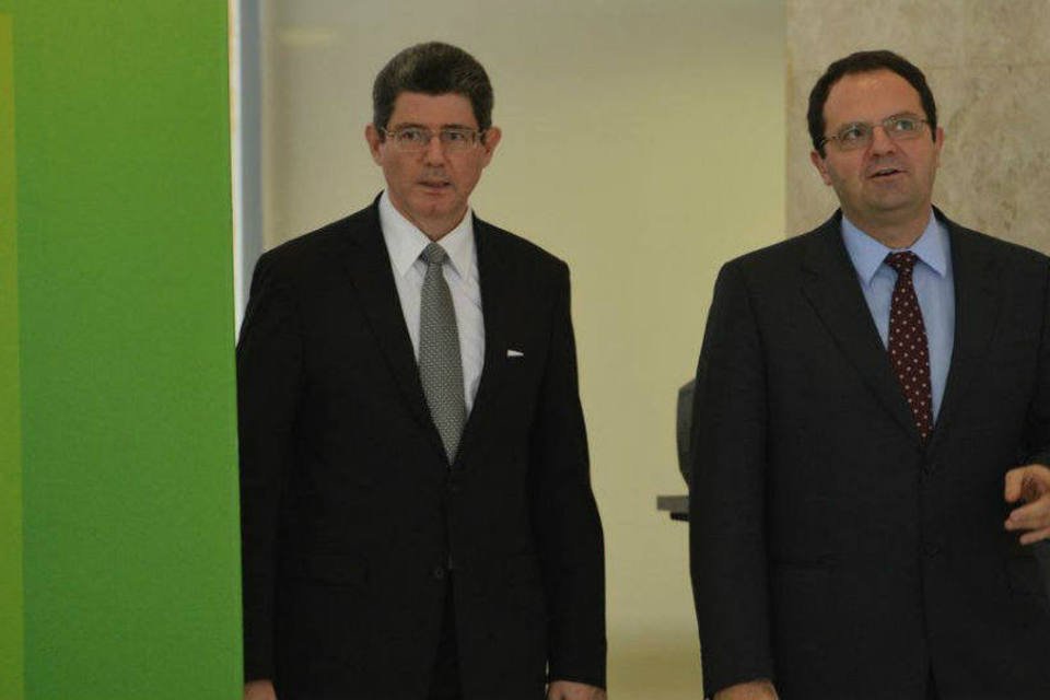 Governo anuncia medidas de R$64,9 bi para 2016, com CPMF