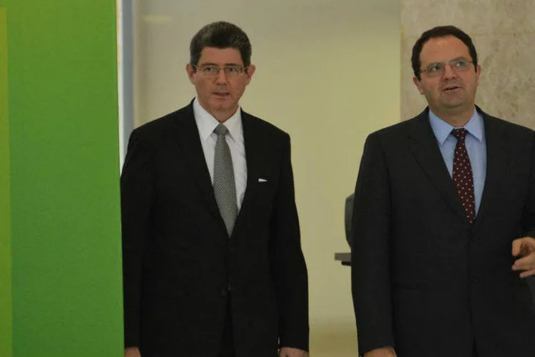 
	Os ministros da Fazenda, Joaquim Levy; e do Planejamento, Nelson Barbosa; anunciam cortes no Or&ccedil;amento durante coletiva
 (Valter Campanato/ABr)