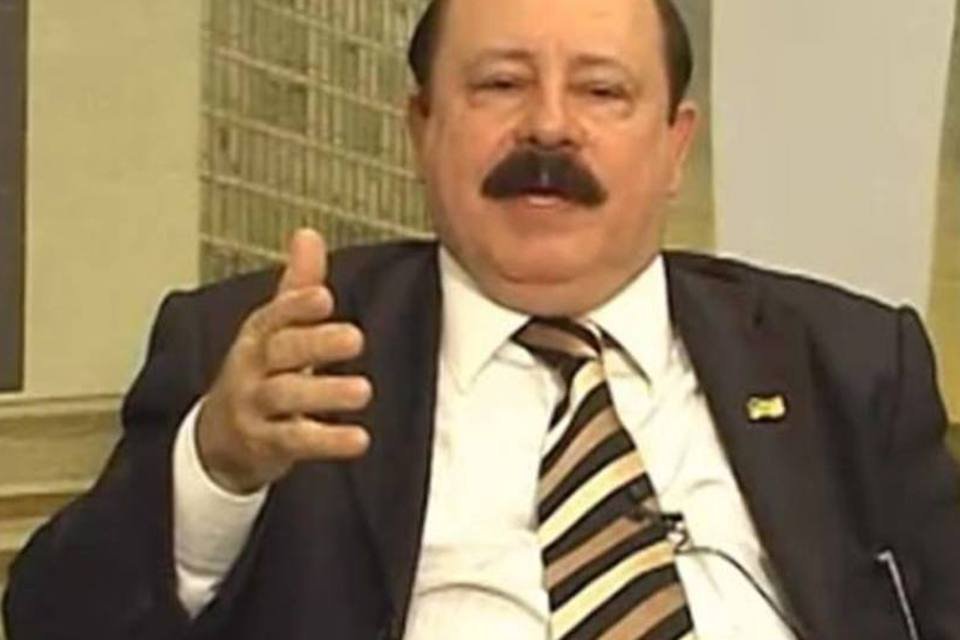 Levy Fidelix apresenta propostas a eleitores em Santo Amaro