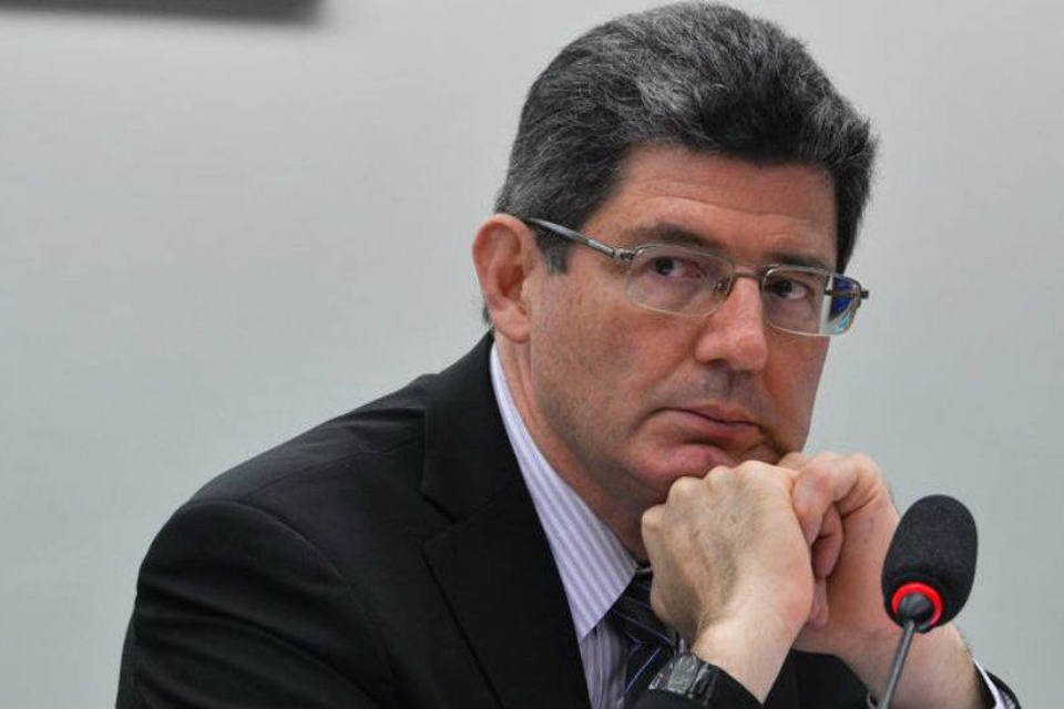 O ministro Joaquim Levy encolhe e a crise aumenta