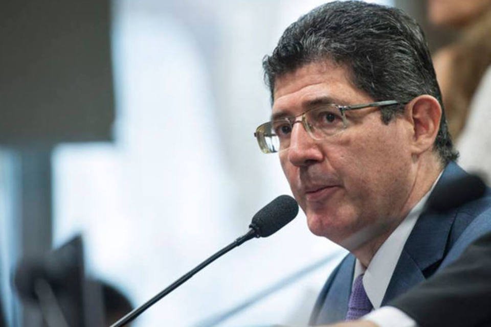 Sem ajuste, país pode perder grau de investimento, diz Levy