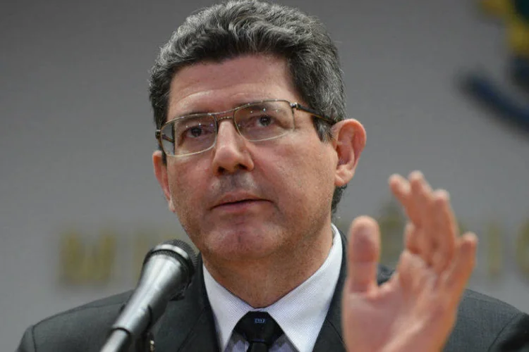 
	O ministro da Fazenda, Joaquim Levy: ajuste fiscal, para Mansueto, &eacute; debate pol&iacute;tico em qualquer lugar do mundo porque aumentar receita ou cortar despesa &eacute; assunto que ningu&eacute;m gosta
 (Fabio Rodrigues Pozzebom/Agência Brasil)