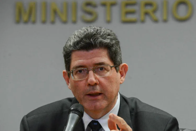 
	&quot;S&atilde;o redu&ccedil;&otilde;es importantes, que envolvem de maneira significativa o funcionalismo p&uacute;bico, o funcionamento da m&aacute;quina&quot;, disse Joaquim Levy
 (Fabio Rodrigues Pozzebom/Agência Brasil)