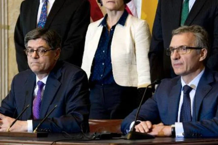 
	Jacob Lew (e), secret&aacute;rio do Tesouro dos EUA,e o ministro das Finan&ccedil;as ucraniano Oleksandr Shlapak: EUA querem uma Ucr&acirc;nia pr&oacute;spera, diz Lew
 (Karen Bleier/AFP)