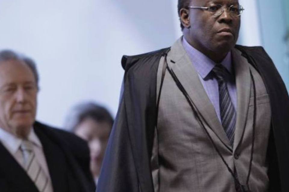 Joaquim Barbosa destaca atendimento jurídico