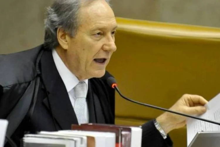 
	O ministro revisor do processo do mensal&atilde;o, Ricardo Lewandowski: Breno Fishberg, tamb&eacute;m ligado &agrave; B&ocirc;nus Banval, foi inocentado dos crimes de lavagem de dinheiro e forma&ccedil;&atilde;o de quadrilha
 (José Cruz/Agência Brasil)