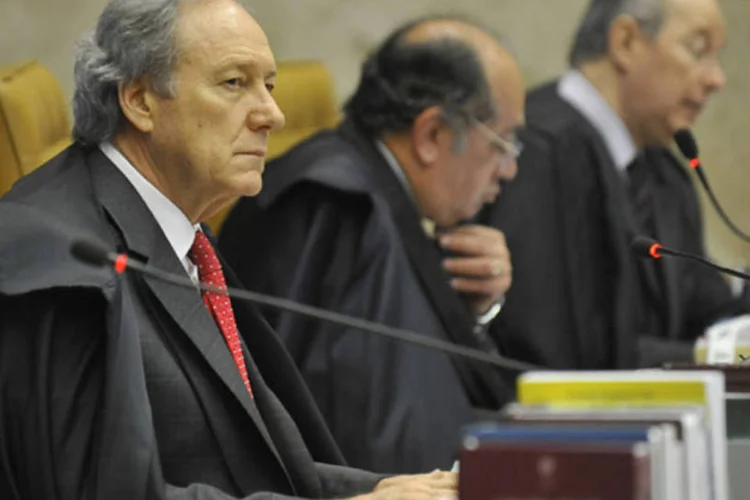 
	Os ministros Ricardo Lewandowski e Gilmar Mendes no STF: Mendes novamente tentou contemporizar: &quot;Eu n&atilde;o estou apontando&quot;
 (José Cruz/ABr)