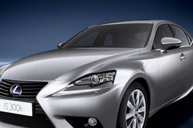 Lexus IS300H (Divulgação)