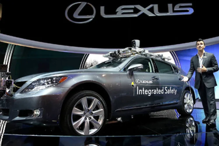 
	Lexus apresenta carro que dirige sozinho, sem ajuda de um motorista, na feira CES 2013 em Las Vegas
 (Justin Sullivan/Getty Images)