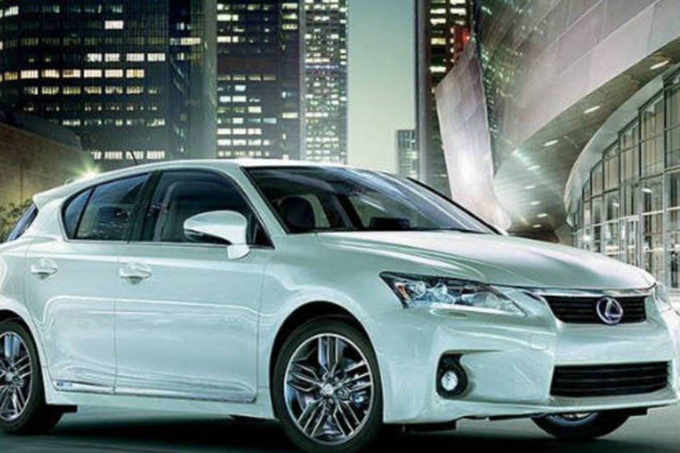 Lexus CT 200h chega por R$ 149 mil