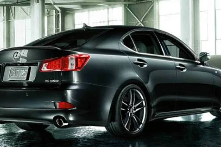 Lexus LS foi o modelo que registrou maior qualidade, com apenas 54 problemas por 100 carros (Divulgação)