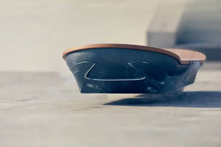 Skate voador: segundo a Lexus, o hoverboard funciona a base de nitrogênio líquido (Divulgação/Lexus)