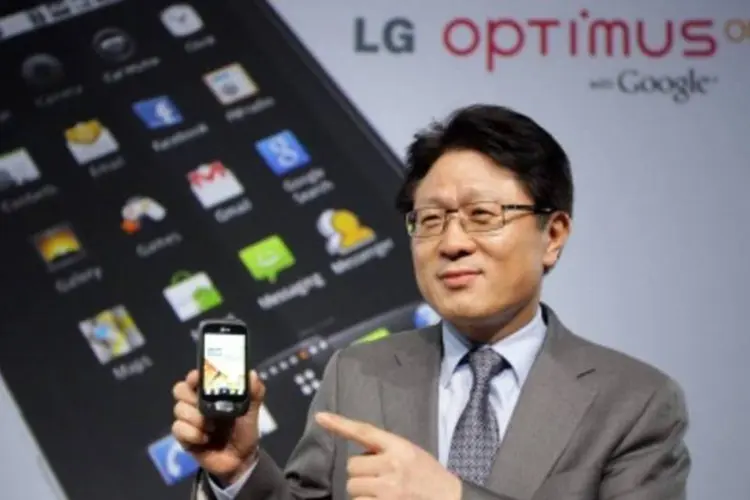 Skott Ahn, presidente-executivo da LG apresenta o Optimus One (.)