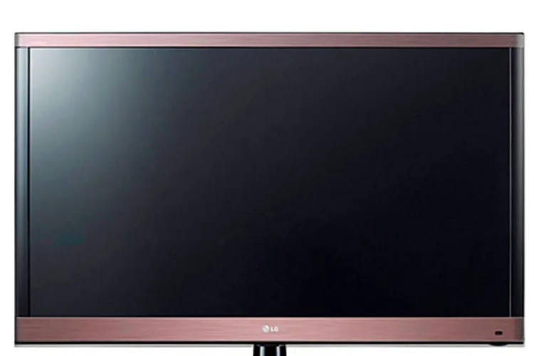 O televisor Cinema 3D LW5700, da LG, permite ver imagens em 3D com óculos passivos, como os usados no cinema (Divulgação)
