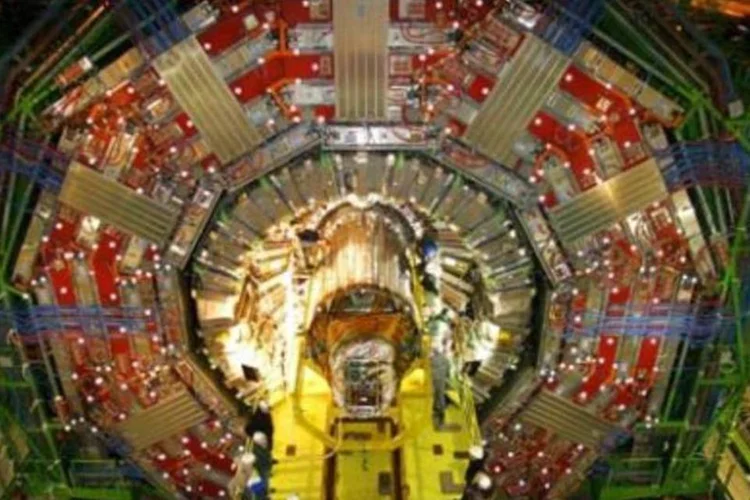 LHC, do CERN: novo colisor projeto seria 3 vezes maior e aproximadamente 100 vezes mais eficiente do que o Large Hadron Collider 