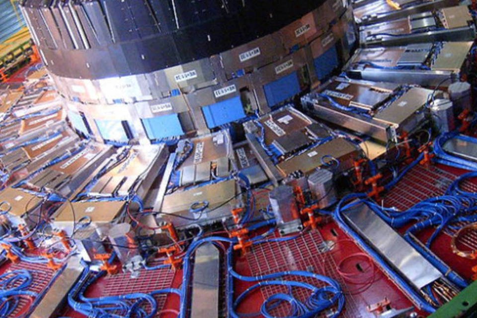 LHC estreita busca por "partícula de Deus"