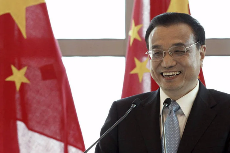 
	Li Keqiang: o governo vai continuar com as &quot;reformas do lado da oferta&quot; enquanto mant&eacute;m o crescimento econ&ocirc;mico em uma faixa razo&aacute;vel
 (Goh Seng Chong/REUTERS)