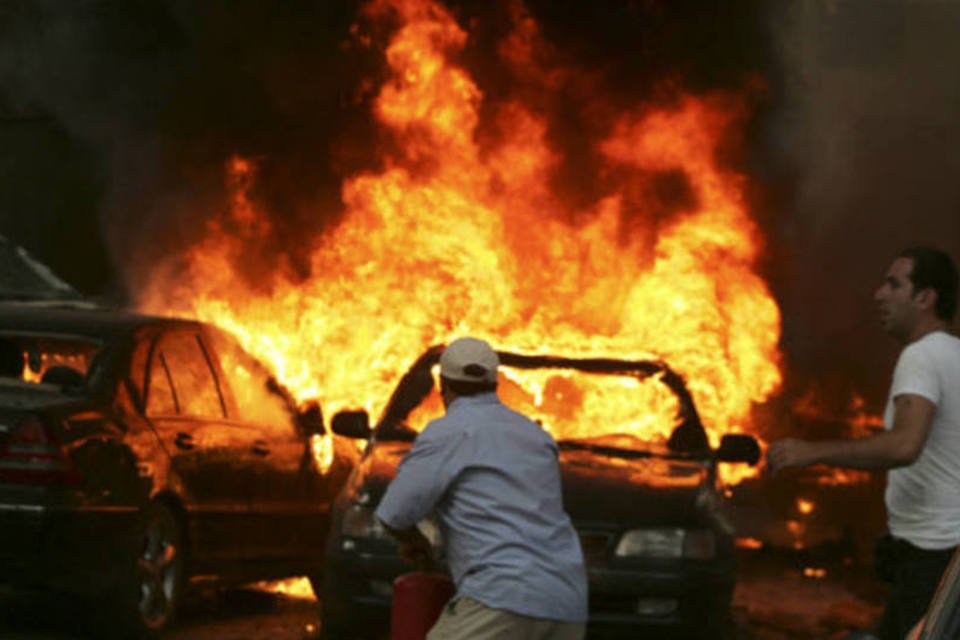 Carro-bomba deixa 10 feridos em subúrbio xiita de Beirute