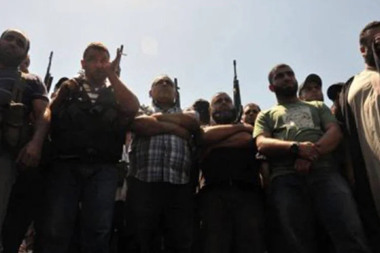 Manifestação de apoio a Assir, em Trípoli: o Líbano, marcado por uma série de incidentes na fronteira com a Síria, "está de frente a uma prova de fogo", considerou nesta segunda a imprensa do país. (©afp.com / Ibrahim Chalhoub)