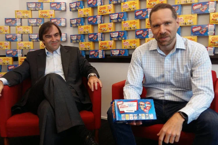 
	Liberato Milo (E), vice-presidente da Nestl&eacute;, e Alexandre Szapiro, diretor da Amazon no Brasil: uni&atilde;o de livros e chocolates
 (Karin Salomão/EXAME.com)